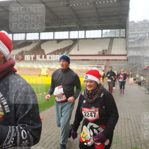 07.12.2025 - St. Pauli X-Mass-Run No. 15 Fabian Wolf http://msf.ph/oto/9380326 07.12.2025 10:08:47 Ziel 390, 707, 789, 947, 1002, 1031, 1176, 2247, 2248, 2521, 3212, 3332, 3335, 3495, 3671, 3759, 3904, 3907, 4205, 4232, 4234, 4451 meine-sportfotos.de