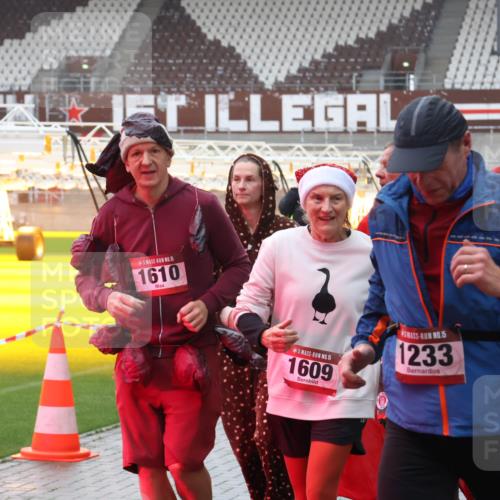 07.12.2025 - St. Pauli X-Mass-Run No. 15 Luisa Fischer http://msf.ph/oto/9380344 07.12.2025 11:13:11 Ziel 15, 1610, 15, 1609, 15, 1233, 46, 218, 489, 494, 597, 663, 671, 681, 682, 683, 684, 718, 836, 839, 888, 919, 1142, 1175, 1178, 1261, 1420, 1422, 1423, 1609, 1610, 1703, 2858, 3167, 4794, 4795, 4796, 4802, 4804 meine-sportfotos.de