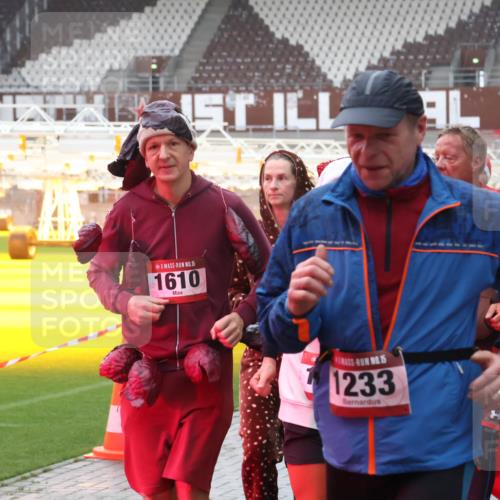 07.12.2025 - St. Pauli X-Mass-Run No. 15 Luisa Fischer http://msf.ph/oto/9380346 07.12.2025 11:13:11 Ziel 15, 1610, 1233, 48, 46, 218, 489, 494, 597, 663, 671, 681, 682, 683, 684, 718, 836, 839, 888, 919, 1142, 1175, 1178, 1261, 1420, 1422, 1423, 1609, 1610, 1703, 2858, 3167, 4794, 4795, 4796, 4802, 4804 meine-sportfotos.de