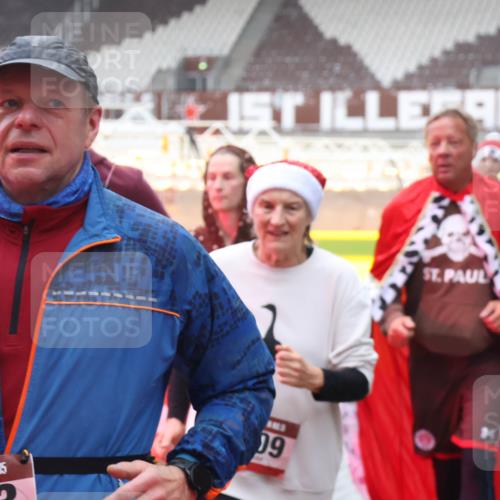 07.12.2025 - St. Pauli X-Mass-Run No. 15 Luisa Fischer http://msf.ph/oto/9380351 07.12.2025 11:13:12 Ziel 15, 09, 46, 218, 489, 494, 663, 671, 681, 682, 683, 684, 718, 836, 839, 888, 919, 1142, 1175, 1178, 1261, 1420, 1422, 1423, 1609, 1610, 1703, 2858, 3167, 4794, 4795, 4796, 4802, 4804 meine-sportfotos.de