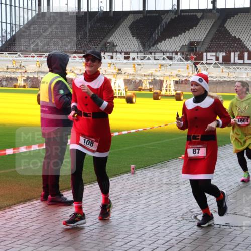 07.12.2025 - St. Pauli X-Mass-Run No. 15 Luisa Fischer http://msf.ph/oto/9380353 07.12.2025 10:40:19 Ziel 108, 87, 1604, 87, 108, 230, 538, 580, 827, 981, 1604, 1748, 1749, 1796, 2354, 2420, 2588, 2754, 3118, 3240, 3242, 3796, 3797, 4207, 4211, 4874, 4878 meine-sportfotos.de