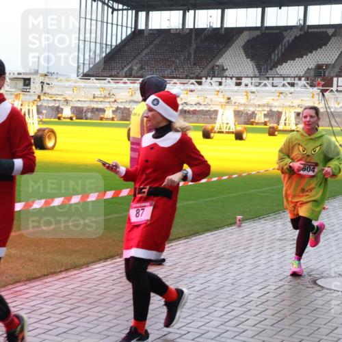 07.12.2025 - St. Pauli X-Mass-Run No. 15 Luisa Fischer http://msf.ph/oto/9380361 07.12.2025 10:40:20 Ziel 108, 604, 87, 87, 108, 230, 538, 580, 827, 981, 1604, 1748, 1749, 1796, 2354, 2420, 2588, 2754, 3118, 3240, 3242, 3796, 3797, 4207, 4211, 4874, 4878 meine-sportfotos.de