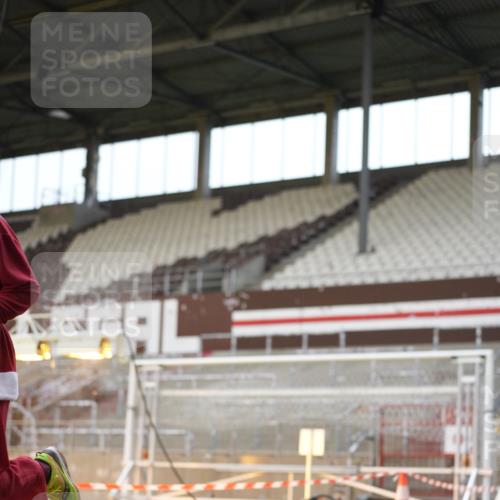 07.12.2025 - St. Pauli X-Mass-Run No. 15 Patografie http://msf.ph/oto/9380377 07.12.2025 10:17:00 Ziel 1620, 1762, 1989, 1997, 2694, 3229, 3987 meine-sportfotos.de