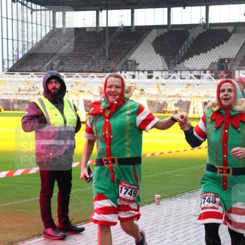 07.12.2025 - St. Pauli X-Mass-Run No. 15 Luisa Fischer http://msf.ph/oto/9380381 07.12.2025 10:40:23 Ziel 6709, 5, 1749, 15, 748, 87, 108, 230, 538, 580, 827, 1604, 1748, 1749, 2354, 2420, 2588, 2754, 3118, 3240, 3242, 3796, 3797, 4207, 4211, 4874, 4878 meine-sportfotos.de