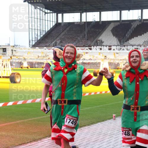 07.12.2025 - St. Pauli X-Mass-Run No. 15 Luisa Fischer http://msf.ph/oto/9380382 07.12.2025 10:40:23 Ziel 1749, 5, 748, 87, 108, 230, 538, 580, 827, 1604, 1748, 1749, 2354, 2420, 2588, 2754, 3118, 3240, 3242, 3796, 3797, 4207, 4211, 4874, 4878 meine-sportfotos.de