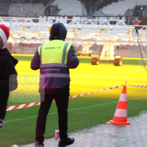 07.12.2025 - St. Pauli X-Mass-Run No. 15 Luisa Fischer http://msf.ph/oto/9380383 07.12.2025 11:13:32 Ziel 681, 17, 22, 47, 494, 681, 683, 684, 919, 1022, 1175, 1178, 1338, 1341, 1420, 1422, 1645, 1646, 1647, 1664, 1703, 2125, 3167, 4794, 4795, 4796, 4802, 4804 meine-sportfotos.de
