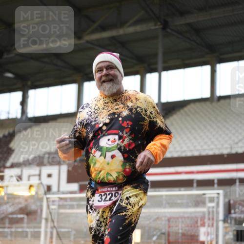 07.12.2025 - St. Pauli X-Mass-Run No. 15 Patografie http://msf.ph/oto/9380393 07.12.2025 10:17:03 Ziel 1620, 1762, 2694, 3229, 3522, 3874, 3987 meine-sportfotos.de