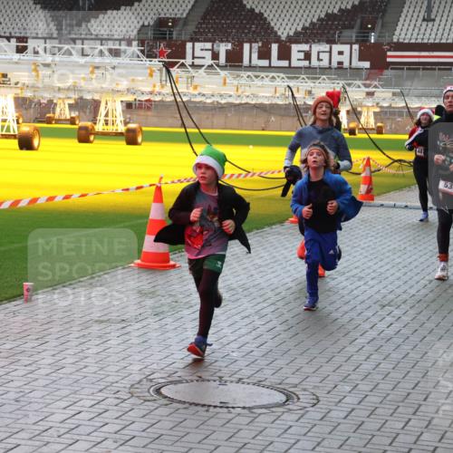 07.12.2025 - St. Pauli X-Mass-Run No. 15 Luisa Fischer http://msf.ph/oto/9380395 07.12.2025 10:40:30 Ziel 481, 538, 87, 108, 230, 538, 580, 731, 735, 827, 1604, 1748, 1749, 2169, 2588, 2754, 3161, 3164, 3796, 3797, 4207, 4211, 4874, 4878 meine-sportfotos.de