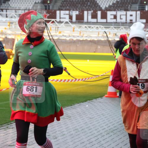07.12.2025 - St. Pauli X-Mass-Run No. 15 Luisa Fischer http://msf.ph/oto/9380396 07.12.2025 11:13:33 Ziel 15, 681, 15, 19, 17, 22, 47, 494, 681, 683, 684, 919, 1022, 1175, 1178, 1338, 1341, 1420, 1422, 1645, 1646, 1647, 1664, 1703, 2125, 2773, 3167, 4794, 4795, 4796, 4802, 4804 meine-sportfotos.de