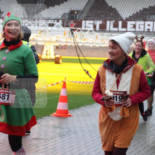 07.12.2025 - St. Pauli X-Mass-Run No. 15 Luisa Fischer http://msf.ph/oto/9380403 07.12.2025 11:13:33 Ziel 5, 681, 5, 19, 1178, 1175, 17, 22, 47, 494, 681, 683, 684, 919, 1022, 1175, 1178, 1338, 1341, 1420, 1422, 1645, 1646, 1647, 1664, 1703, 2125, 2773, 3167, 4794, 4795, 4796, 4802, 4804 meine-sportfotos.de