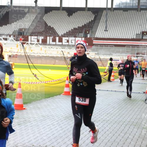 07.12.2025 - St. Pauli X-Mass-Run No. 15 Luisa Fischer http://msf.ph/oto/9380410 07.12.2025 10:40:32 Ziel 538, 053, 7, 87, 108, 230, 538, 580, 731, 735, 827, 1604, 1748, 1749, 2169, 2588, 2754, 3161, 3164, 3796, 3797, 4207, 4211, 4874, 4878 meine-sportfotos.de