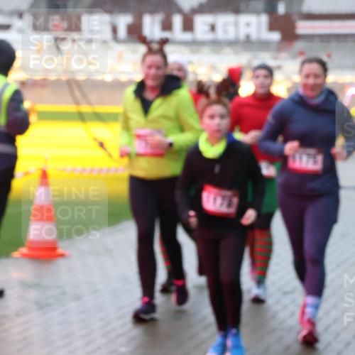 07.12.2025 - St. Pauli X-Mass-Run No. 15 Luisa Fischer http://msf.ph/oto/9380414 07.12.2025 11:13:35 Ziel 1175, 17, 22, 47, 494, 585, 681, 683, 684, 919, 1022, 1175, 1178, 1338, 1341, 1420, 1422, 1645, 1646, 1647, 1664, 1703, 2125, 2773, 3167, 4794, 4795, 4796, 4802, 4804 meine-sportfotos.de