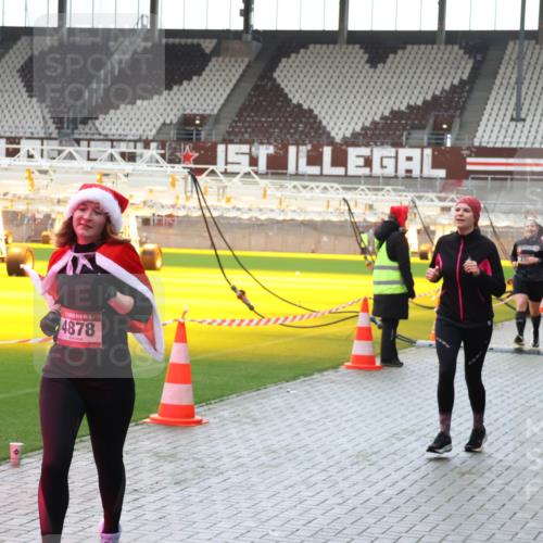 07.12.2025 - St. Pauli X-Mass-Run No. 15 Luisa Fischer http://msf.ph/oto/9380430 07.12.2025 10:40:34 Ziel 4878, 87, 108, 230, 538, 580, 731, 735, 827, 1604, 1748, 1749, 2169, 2588, 2754, 3161, 3164, 3796, 3797, 4874, 4878 meine-sportfotos.de