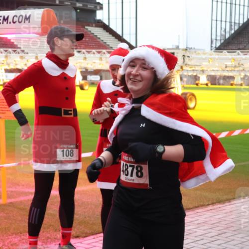 07.12.2025 - St. Pauli X-Mass-Run No. 15 Luisa Fischer http://msf.ph/oto/9380438 07.12.2025 10:40:35 Ziel 8, 108, 4878, 87, 108, 230, 538, 580, 731, 735, 827, 1604, 1748, 1749, 2169, 2588, 2754, 2916, 3161, 3164, 3796, 3797, 4874, 4878 meine-sportfotos.de