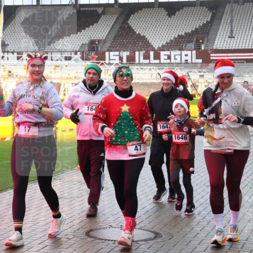07.12.2025 - St. Pauli X-Mass-Run No. 15 Luisa Fischer http://msf.ph/oto/9380441 07.12.2025 11:13:48 Ziel 80, 17, 164, 47, 164, 1646, 17, 22, 47, 585, 681, 683, 684, 919, 1022, 1111, 1114, 1175, 1178, 1338, 1341, 1645, 1646, 1647, 1664, 1703, 2125, 2773 meine-sportfotos.de