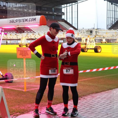 07.12.2025 - St. Pauli X-Mass-Run No. 15 Luisa Fischer http://msf.ph/oto/9380446 07.12.2025 10:40:37 Ziel 4, 108, 15, 87, 87, 108, 230, 538, 580, 731, 735, 827, 1604, 1748, 1749, 2169, 2588, 2754, 2916, 3161, 3164, 3796, 3797, 4874, 4878 meine-sportfotos.de