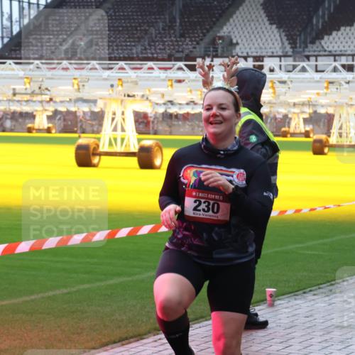 07.12.2025 - St. Pauli X-Mass-Run No. 15 Luisa Fischer http://msf.ph/oto/9380457 07.12.2025 10:40:41 Ziel 15, 230, 5, 87, 108, 230, 538, 580, 731, 735, 827, 1604, 1748, 1749, 2169, 2594, 2754, 2916, 3161, 3164, 3244, 3408, 3796, 3797, 4874, 4878 meine-sportfotos.de
