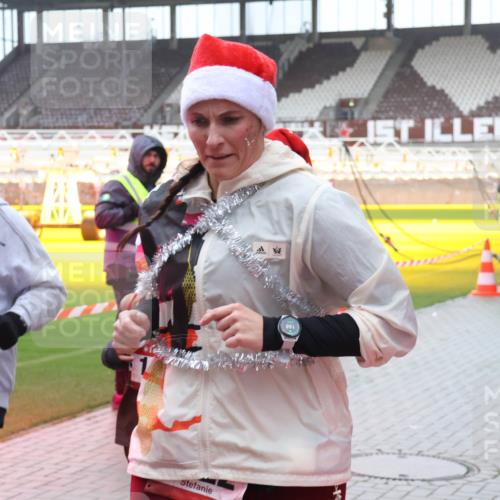 07.12.2025 - St. Pauli X-Mass-Run No. 15 Luisa Fischer http://msf.ph/oto/9380462 07.12.2025 11:13:50 Ziel 5, 1645, 891, 17, 22, 47, 585, 681, 683, 684, 919, 1022, 1111, 1114, 1175, 1178, 1338, 1341, 1645, 1646, 1647, 1664, 1703, 2125, 2773 meine-sportfotos.de