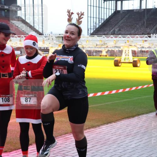 07.12.2025 - St. Pauli X-Mass-Run No. 15 Luisa Fischer http://msf.ph/oto/9380464 07.12.2025 10:40:42 Ziel 108, 15, 87, 230, 6709, 87, 108, 230, 538, 580, 731, 735, 827, 1604, 1748, 1749, 2169, 2594, 2754, 2916, 3161, 3164, 3244, 3407, 3408, 3796, 3797, 4041, 4874, 4878 meine-sportfotos.de