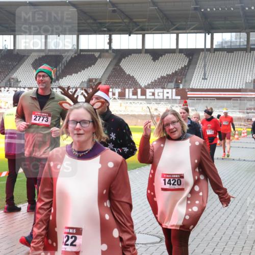 07.12.2025 - St. Pauli X-Mass-Run No. 15 Luisa Fischer http://msf.ph/oto/9380468 07.12.2025 11:14:06 Ziel 2773, 15, 22, 15, 1420, 4796, 1111, 274, 375, 425, 475, 585, 708, 1111, 1114, 1338, 1341, 1645, 1646, 1647, 1664, 2125, 2773 meine-sportfotos.de