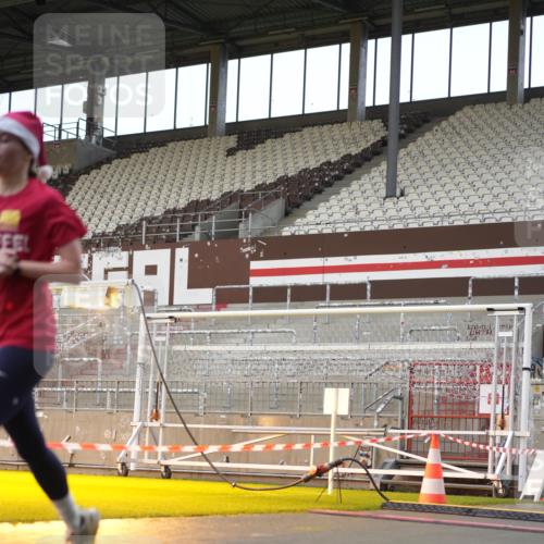 07.12.2025 - St. Pauli X-Mass-Run No. 15 Patografie http://msf.ph/oto/9380470 07.12.2025 10:17:14 Ziel 257, 268, 3229, 3522, 3874, 3987, 4114, 4339, 4764 meine-sportfotos.de