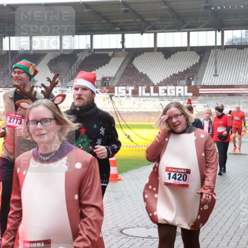 07.12.2025 - St. Pauli X-Mass-Run No. 15 Luisa Fischer http://msf.ph/oto/9380475 07.12.2025 11:14:06 Ziel 2773, 15, 15, 1420, 1111, 1334, 4794, 274, 375, 425, 475, 585, 708, 1111, 1114, 1338, 1341, 1645, 1646, 1647, 1664, 2125, 2773 meine-sportfotos.de