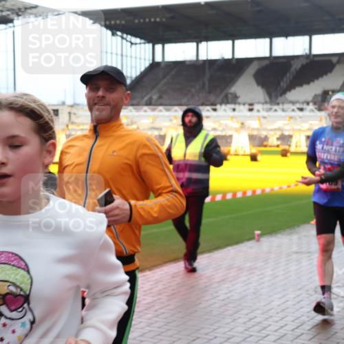 07.12.2025 - St. Pauli X-Mass-Run No. 15 Luisa Fischer http://msf.ph/oto/9380476 07.12.2025 10:40:45 Ziel 87, 108, 230, 284, 406, 538, 580, 731, 735, 827, 1457, 1604, 1748, 1749, 2169, 2594, 2754, 2916, 3161, 3164, 3244, 3407, 3408, 3796, 3797, 4041, 4304, 4874, 4878 meine-sportfotos.de