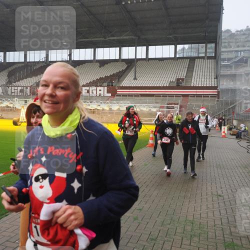 07.12.2025 - St. Pauli X-Mass-Run No. 15 Fabian Wolf http://msf.ph/oto/9380488 07.12.2025 10:08:53 Ziel 19, 390, 707, 786, 789, 947, 1002, 1031, 1176, 1570, 2126, 2521, 3212, 3300, 3332, 3335, 3484, 3671, 3891, 3904, 3907, 4232, 4234, 4451 meine-sportfotos.de