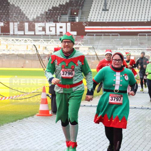 07.12.2025 - St. Pauli X-Mass-Run No. 15 Luisa Fischer http://msf.ph/oto/9380505 07.12.2025 10:40:54 Ziel 15, 3796, 5, 5, 3797, 731, 735, 230, 284, 406, 538, 580, 731, 735, 1457, 2169, 2555, 2559, 2594, 2916, 3161, 3164, 3244, 3407, 3408, 3796, 3797, 4041, 4304, 4856, 4874, 4878 meine-sportfotos.de