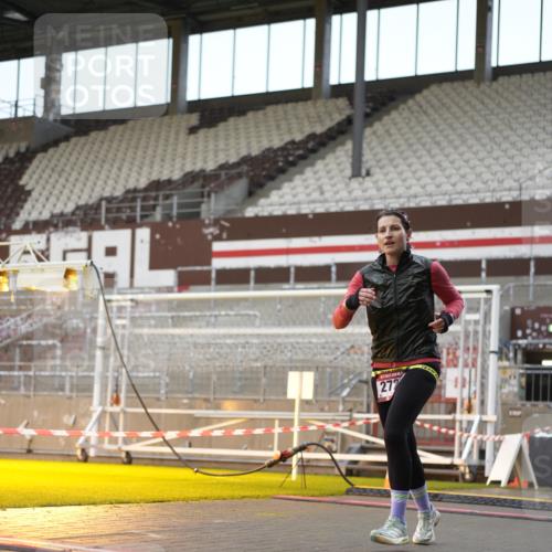 07.12.2025 - St. Pauli X-Mass-Run No. 15 Patografie http://msf.ph/oto/9380506 07.12.2025 10:17:22 Ziel 257, 268, 2688, 2725, 2952, 3874, 4114, 4339, 4764 meine-sportfotos.de