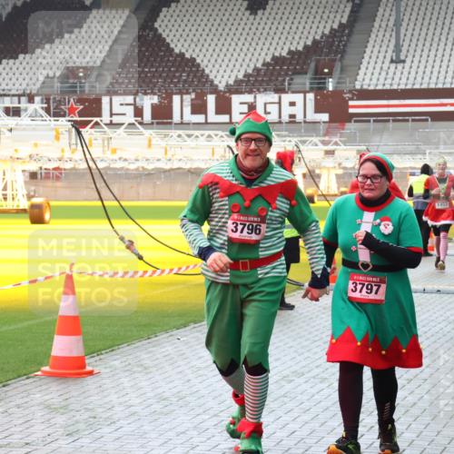 07.12.2025 - St. Pauli X-Mass-Run No. 15 Luisa Fischer http://msf.ph/oto/9380512 07.12.2025 10:40:55 Ziel 3796, 15, 3797, 1457, 735, 230, 284, 406, 538, 580, 731, 735, 1457, 2169, 2555, 2559, 2594, 2916, 3161, 3164, 3244, 3407, 3408, 3796, 3797, 4041, 4304, 4856, 4874, 4878 meine-sportfotos.de