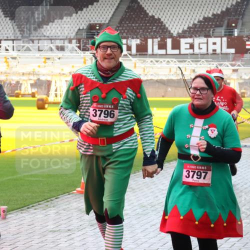 07.12.2025 - St. Pauli X-Mass-Run No. 15 Luisa Fischer http://msf.ph/oto/9380523 07.12.2025 10:40:56 Ziel 15, 3796, 5, 15, 3797, 1457, 230, 284, 406, 538, 580, 731, 735, 1457, 2169, 2555, 2559, 2594, 2916, 3161, 3164, 3244, 3407, 3408, 3796, 3797, 4041, 4304, 4856, 4874, 4878 meine-sportfotos.de
