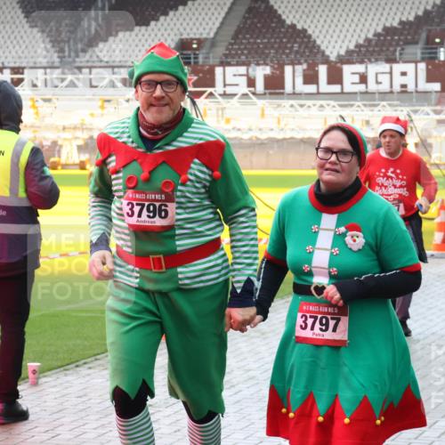 07.12.2025 - St. Pauli X-Mass-Run No. 15 Luisa Fischer http://msf.ph/oto/9380525 07.12.2025 10:40:57 Ziel 1457, 15, 3796, 15, 3797, 230, 284, 406, 538, 580, 731, 735, 1457, 2169, 2555, 2559, 2594, 2916, 3161, 3164, 3244, 3407, 3408, 3796, 3797, 4041, 4304, 4856, 4874, 4878 meine-sportfotos.de