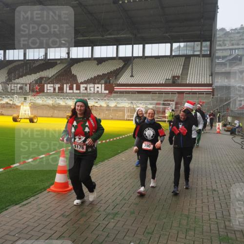 07.12.2025 - St. Pauli X-Mass-Run No. 15 Fabian Wolf http://msf.ph/oto/9380530 07.12.2025 10:08:54 Ziel 19, 390, 707, 786, 789, 947, 1002, 1031, 1176, 1570, 2126, 2521, 3212, 3300, 3332, 3335, 3484, 3671, 3891, 3904, 3907, 4066, 4067, 4068 meine-sportfotos.de