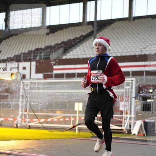 07.12.2025 - St. Pauli X-Mass-Run No. 15 Patografie http://msf.ph/oto/9380534 07.12.2025 10:17:27 Ziel 1161, 1162, 2688, 2725, 2952, 4114, 4127, 4339, 4764 meine-sportfotos.de