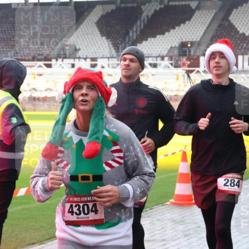 07.12.2025 - St. Pauli X-Mass-Run No. 15 Luisa Fischer http://msf.ph/oto/9380554 07.12.2025 10:41:05 Ziel 15, 4304, 284, 2559, 230, 284, 288, 406, 538, 731, 735, 1457, 2169, 2555, 2559, 2594, 2916, 3161, 3164, 3244, 3264, 3265, 3407, 3408, 3797, 4041, 4304, 4856, 4871, 4874, 4878 meine-sportfotos.de