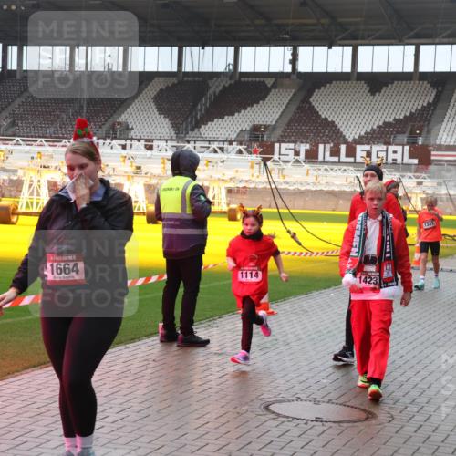 07.12.2025 - St. Pauli X-Mass-Run No. 15 Luisa Fischer http://msf.ph/oto/9380557 07.12.2025 11:14:10 Ziel 1664, 1114, 1423, 1341, 1338, 274, 375, 425, 475, 585, 708, 1111, 1114, 1338, 1341, 1664, 2125, 2773 meine-sportfotos.de