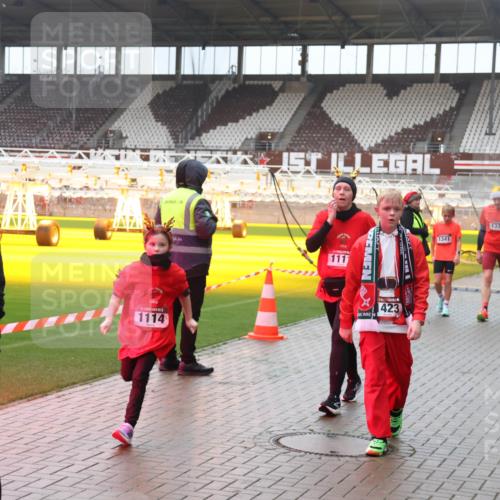 07.12.2025 - St. Pauli X-Mass-Run No. 15 Luisa Fischer http://msf.ph/oto/9380563 07.12.2025 11:14:11 Ziel 15, 1664, 1, 1114, 1, 1117, 423, 1341, 1338, 274, 375, 425, 475, 585, 708, 1111, 1114, 1338, 1341, 1664, 2125, 2773 meine-sportfotos.de