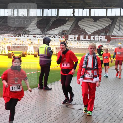 07.12.2025 - St. Pauli X-Mass-Run No. 15 Luisa Fischer http://msf.ph/oto/9380570 07.12.2025 11:14:11 Ziel 1114, 1, 1111, 1423, 1341, 1338, 274, 375, 425, 475, 585, 708, 1111, 1114, 1338, 1341, 1664, 2125, 2773 meine-sportfotos.de