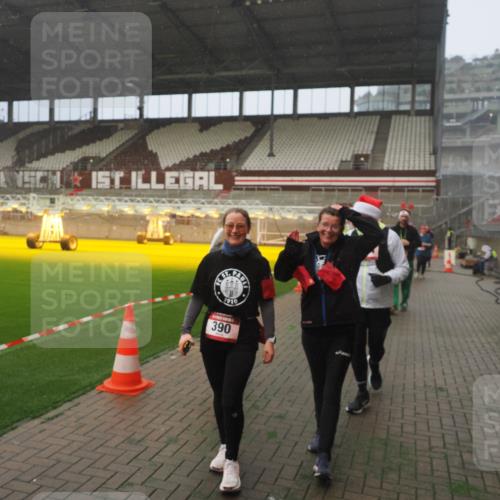 07.12.2025 - St. Pauli X-Mass-Run No. 15 Fabian Wolf http://msf.ph/oto/9380574 07.12.2025 10:08:55 Ziel 19, 390, 707, 786, 789, 947, 1002, 1031, 1176, 1570, 2126, 2521, 3212, 3300, 3332, 3335, 3484, 3671, 3891, 3904, 3907, 4066, 4067, 4068 meine-sportfotos.de