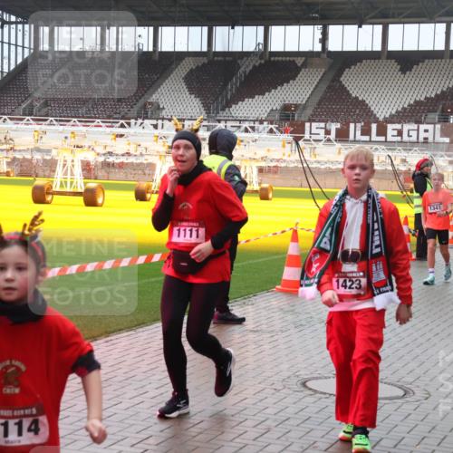 07.12.2025 - St. Pauli X-Mass-Run No. 15 Luisa Fischer http://msf.ph/oto/9380576 07.12.2025 11:14:12 Ziel 1114, 1111, 1423, 1341, 1338, 274, 375, 425, 475, 585, 708, 1111, 1114, 1338, 1341, 1664, 2125, 2773 meine-sportfotos.de