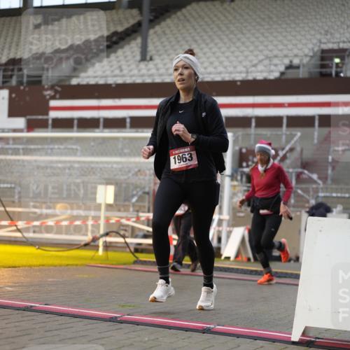 07.12.2025 - St. Pauli X-Mass-Run No. 15 Patografie http://msf.ph/oto/9380579 07.12.2025 10:17:39 Ziel 1161, 1162, 1963, 2663, 2952, 3804, 4127 meine-sportfotos.de