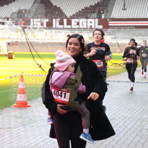 07.12.2025 - St. Pauli X-Mass-Run No. 15 Luisa Fischer http://msf.ph/oto/9380590 07.12.2025 10:41:24 Ziel 15, 4041, 45, 449, 284, 288, 406, 449, 545, 575, 952, 1153, 1457, 2330, 2331, 2555, 2559, 2594, 3047, 3244, 3264, 3265, 3407, 3408, 3951, 4041, 4304, 4617, 4773, 4856, 4871 meine-sportfotos.de