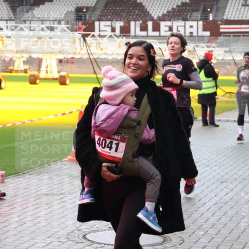 07.12.2025 - St. Pauli X-Mass-Run No. 15 Luisa Fischer http://msf.ph/oto/9380593 07.12.2025 10:41:25 Ziel 6709, 15, 4041, 449, 284, 288, 406, 449, 545, 575, 952, 1153, 1457, 2330, 2331, 2555, 2559, 2594, 3047, 3244, 3264, 3265, 3407, 3408, 3951, 4041, 4304, 4617, 4773, 4856, 4871 meine-sportfotos.de