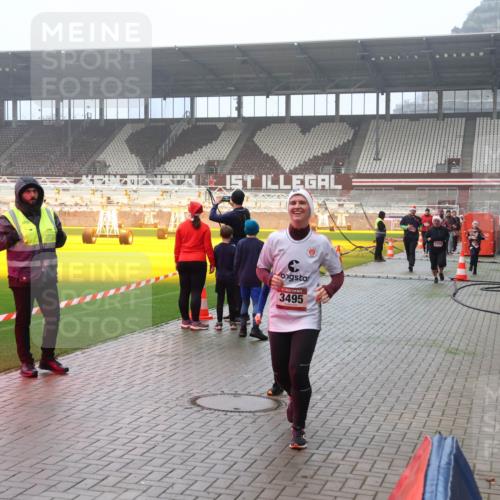 07.12.2025 - St. Pauli X-Mass-Run No. 15 Luisa Fischer http://msf.ph/oto/9380597 07.12.2025 10:09:01 Ziel 3495, 390, 707, 786, 789, 947, 1002, 1031, 1176, 2247, 2248, 2521, 2650, 2691, 2692, 2746, 3212, 3332, 3335, 3484, 3495, 3671, 3759, 3904, 3907, 4205, 4232, 4234, 4451 meine-sportfotos.de