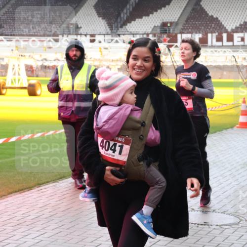 07.12.2025 - St. Pauli X-Mass-Run No. 15 Luisa Fischer http://msf.ph/oto/9380599 07.12.2025 10:41:25 Ziel 15, 4041, 5, 449, 284, 288, 406, 449, 545, 575, 952, 1153, 1457, 2330, 2331, 2555, 2559, 2594, 3047, 3244, 3264, 3265, 3407, 3408, 3951, 4041, 4304, 4617, 4773, 4856, 4871 meine-sportfotos.de