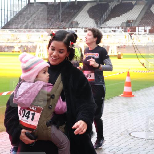 07.12.2025 - St. Pauli X-Mass-Run No. 15 Luisa Fischer http://msf.ph/oto/9380605 07.12.2025 10:41:26 Ziel 15, 4041, 45, 1, 449, 284, 288, 406, 449, 545, 575, 952, 1153, 1457, 2330, 2331, 2555, 2559, 2594, 3047, 3244, 3264, 3265, 3407, 3408, 3951, 4041, 4304, 4617, 4773, 4856, 4871 meine-sportfotos.de