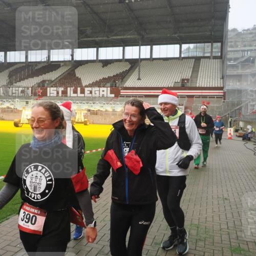 07.12.2025 - St. Pauli X-Mass-Run No. 15 Fabian Wolf http://msf.ph/oto/9380608 07.12.2025 10:08:56 Ziel 19, 390, 707, 786, 789, 947, 1002, 1031, 1176, 1570, 2126, 2521, 3212, 3300, 3332, 3335, 3484, 3671, 3891, 3904, 3907, 4066, 4067, 4068 meine-sportfotos.de