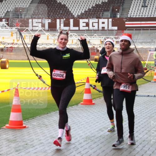 07.12.2025 - St. Pauli X-Mass-Run No. 15 Luisa Fischer http://msf.ph/oto/9380623 07.12.2025 10:41:30 Ziel 46, 3951, 3047, 284, 288, 406, 449, 545, 575, 952, 1153, 1457, 2330, 2331, 2555, 2559, 3047, 3264, 3265, 3407, 3951, 4041, 4304, 4617, 4773, 4856, 4871 meine-sportfotos.de