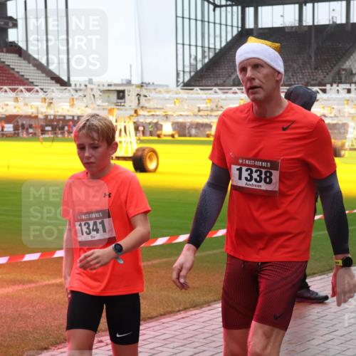 07.12.2025 - St. Pauli X-Mass-Run No. 15 Luisa Fischer http://msf.ph/oto/9380628 07.12.2025 11:14:20 Ziel 15, 1341, 15, 1338, 274, 375, 425, 475, 585, 708, 1111, 1114, 2773 meine-sportfotos.de
